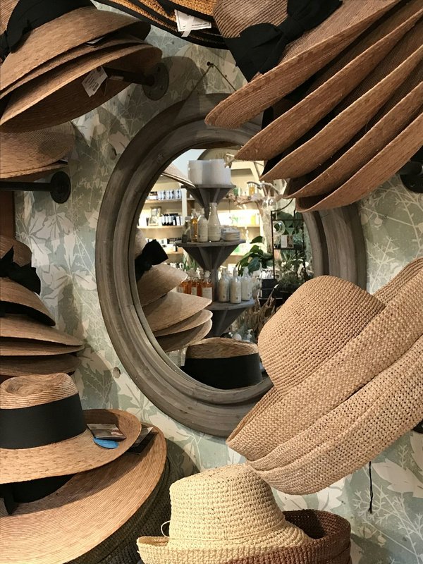 Quels conseils pour intégrer des chapeaux en laine dans une garde-robe hivernale?